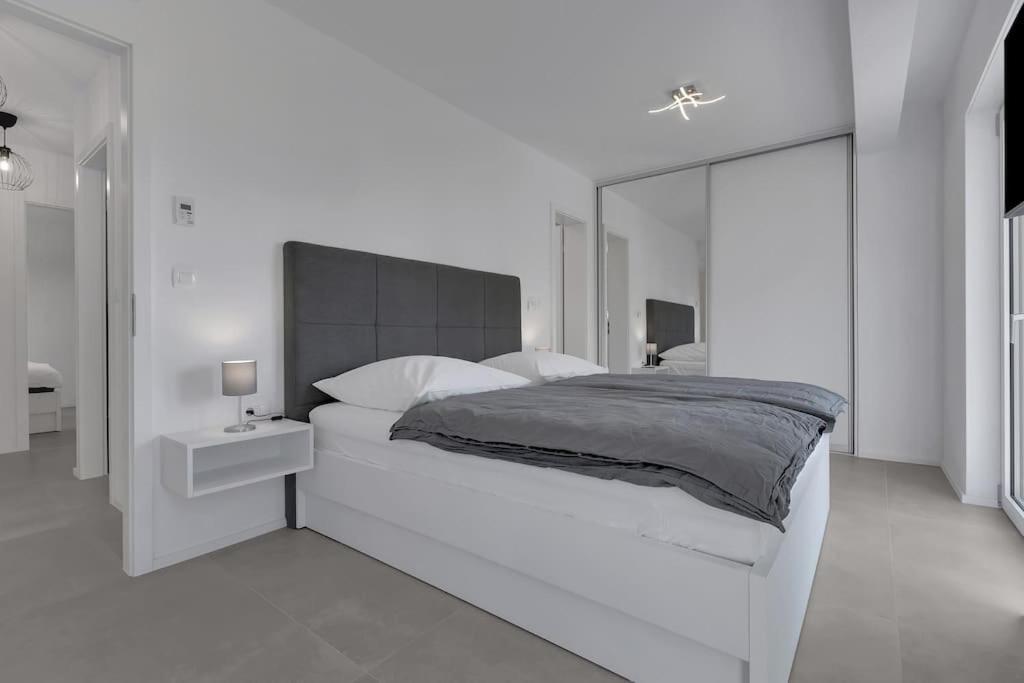 Apartman Delux With Private Pool - Makarska Exklusiv Tucepi Exterior photo