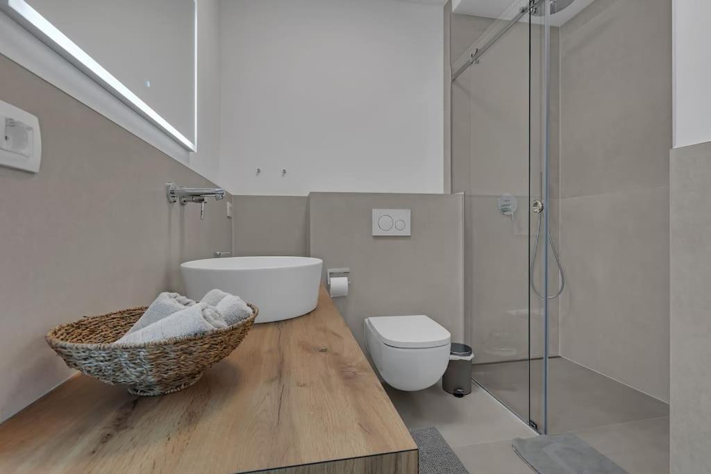 Apartman Delux With Private Pool - Makarska Exklusiv Tucepi Exterior photo